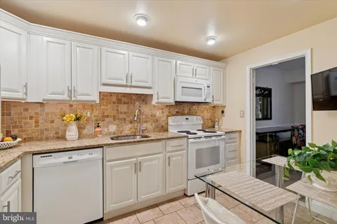 $424,000 | 601 Montgomery Avenue, Unit 204, Bryn Mawr, PA 19010