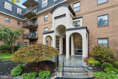 $424,000 | 601 Montgomery Avenue, Unit 204, Bryn Mawr, PA 19010
