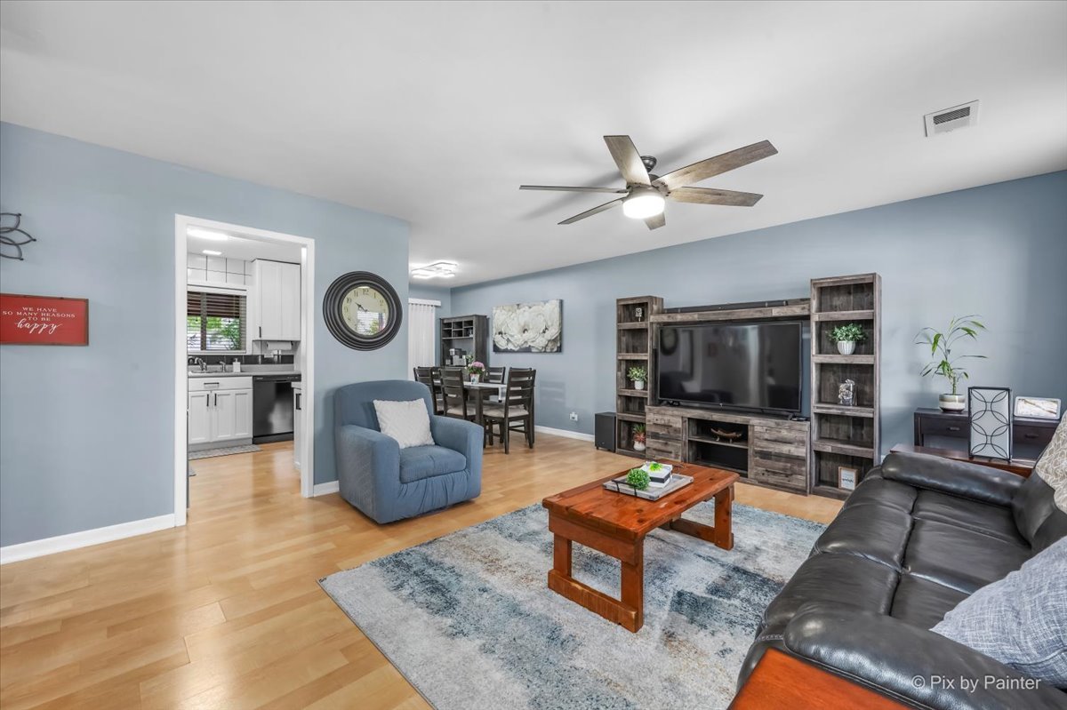 575 Rodenburg Road Roselle, IL 60172 - Photo 10 of 24