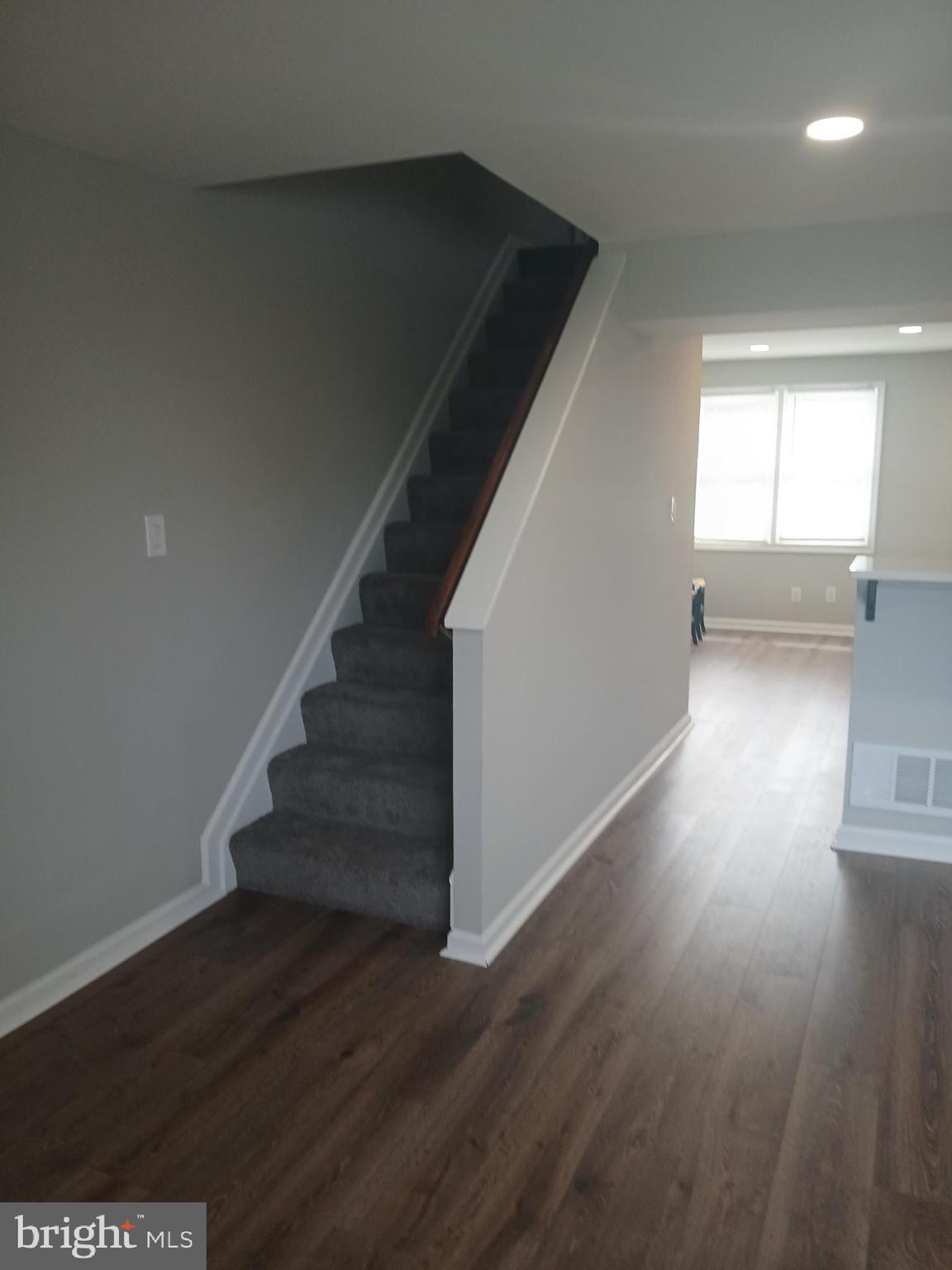 2908 Mallview Road Baltimore, MD 21230 - Photo 4 of 17 Stairs to second carpet