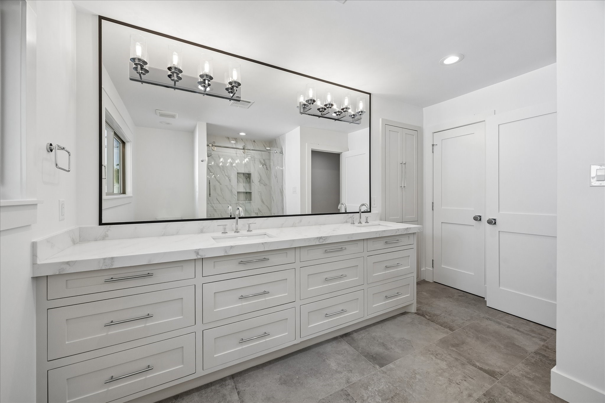 620 Stoneleigh Drive Houston, TX 77079 - Photo 25 of 39 Well-appointed secondary bath with quartz counters, generous drawer storage, and a tub/shower combination enhanced by a sliding glass door for a polished look.