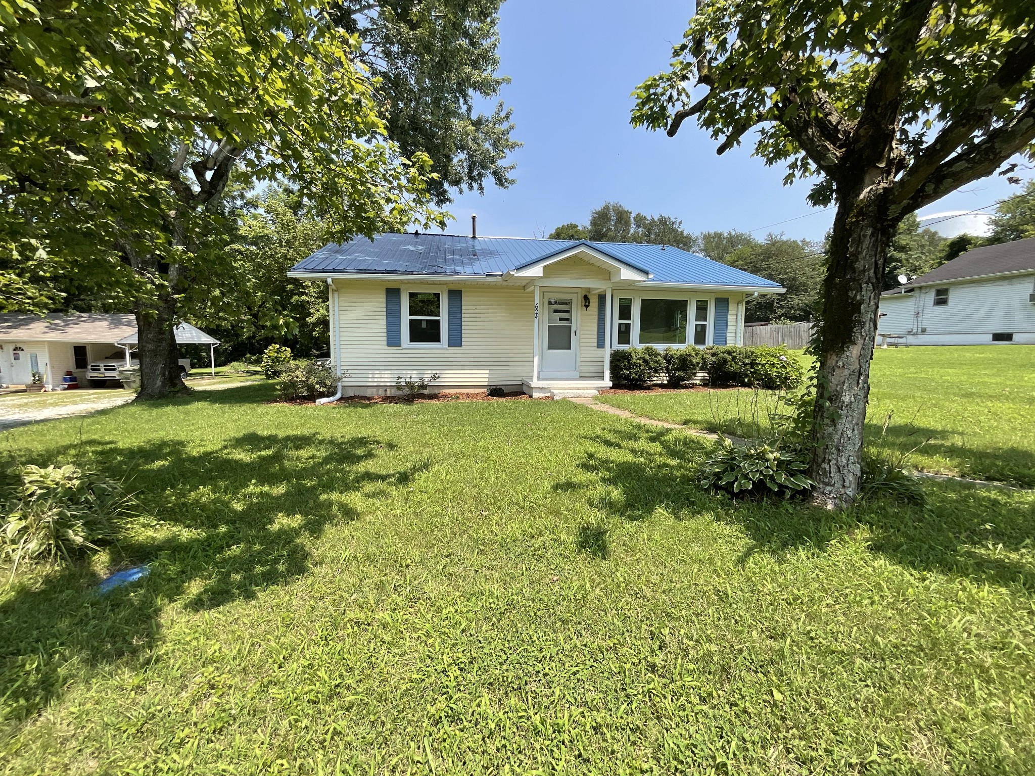 624 Fall River Road Lawrenceburg, TN 38464 - Photo 1 of 22 a front view of a house with a yard