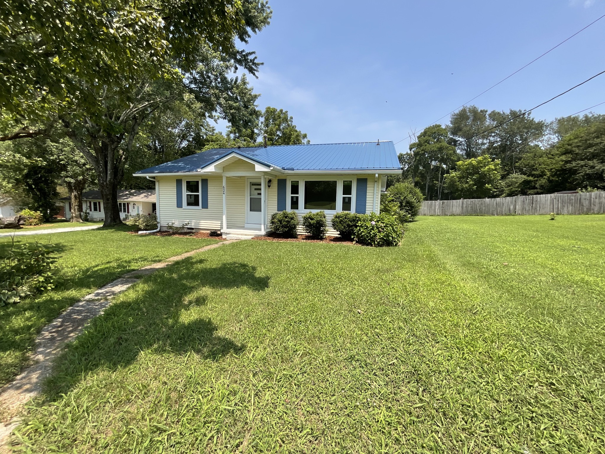 624 Fall River Road Lawrenceburg, TN 38464 - Photo 2 of 22 a front view of a house with a garden