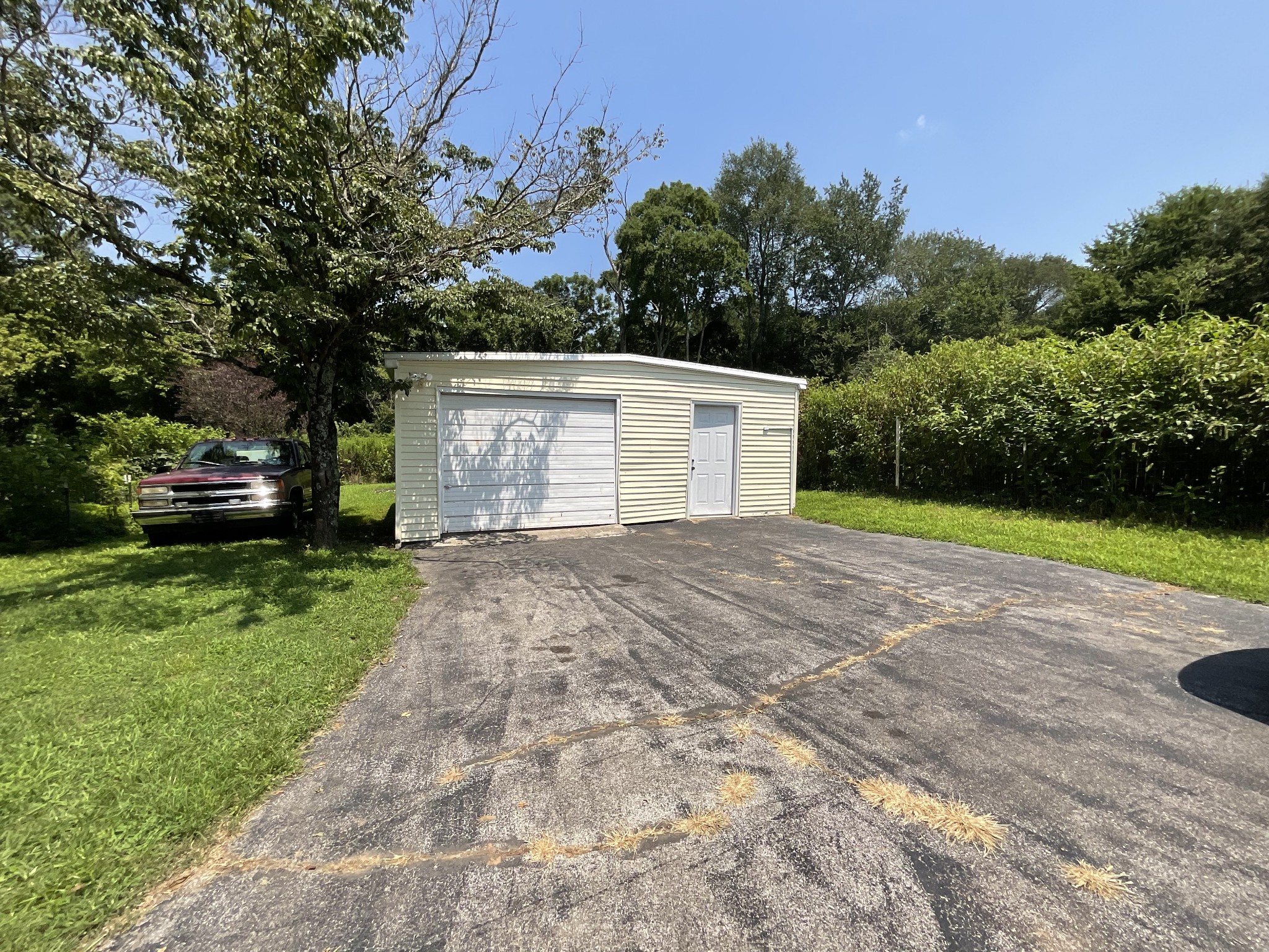 624 Fall River Road Lawrenceburg, TN 38464 - Photo 6 of 22 a front view of a house with a yard and garage