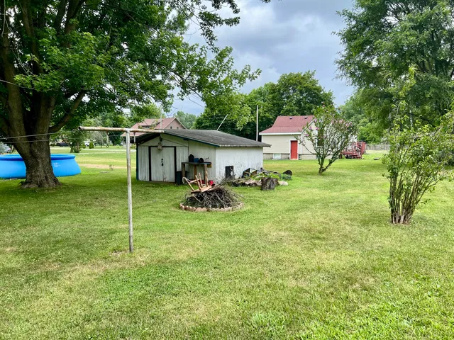 $1,000 | 107 North Walker Avenue, Morocco, IN 47963