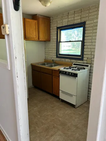 $1,000 | 107 North Walker Avenue, Morocco, IN 47963