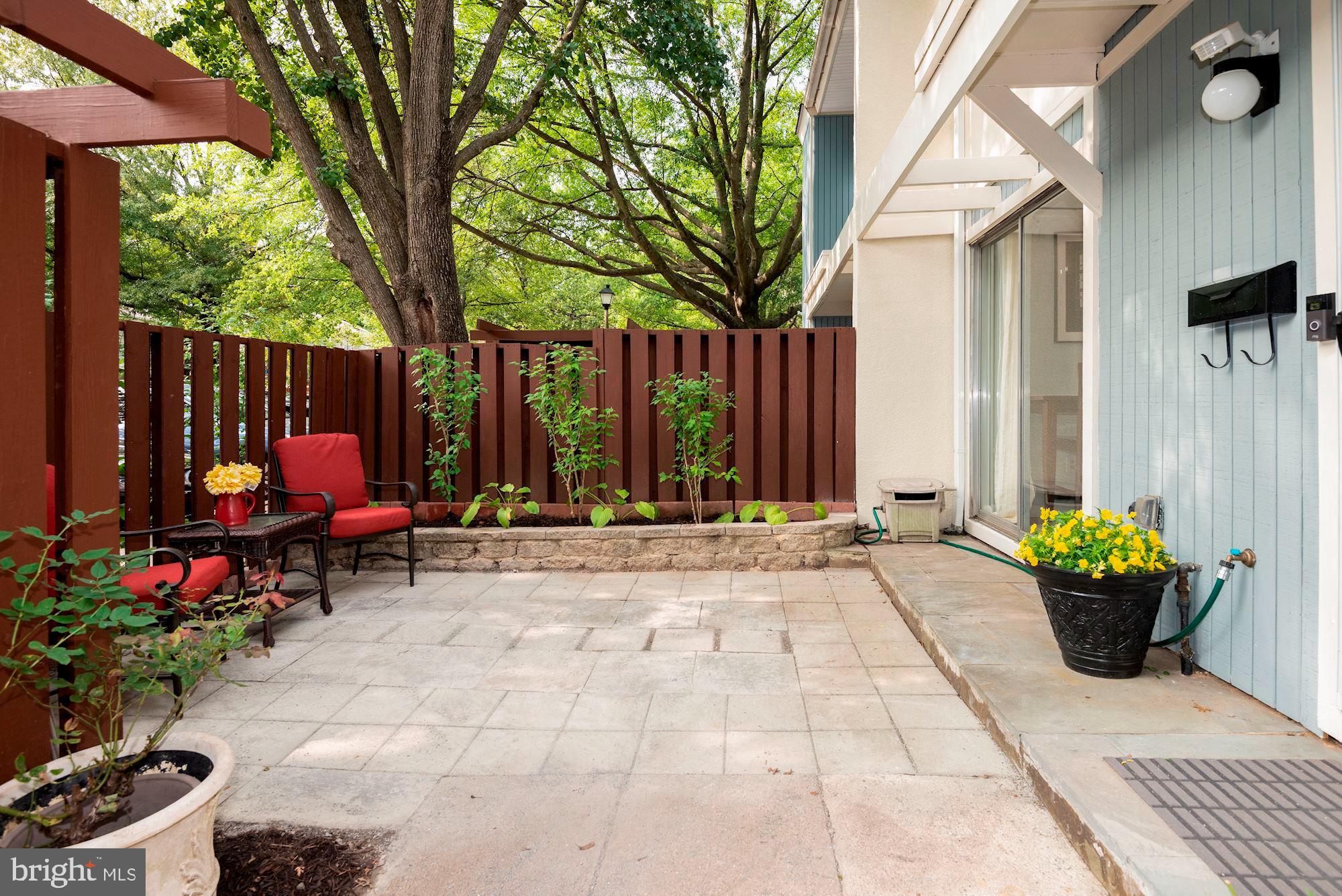 2385 Southgate Square Reston, VA 20191 - Photo 3 of 35