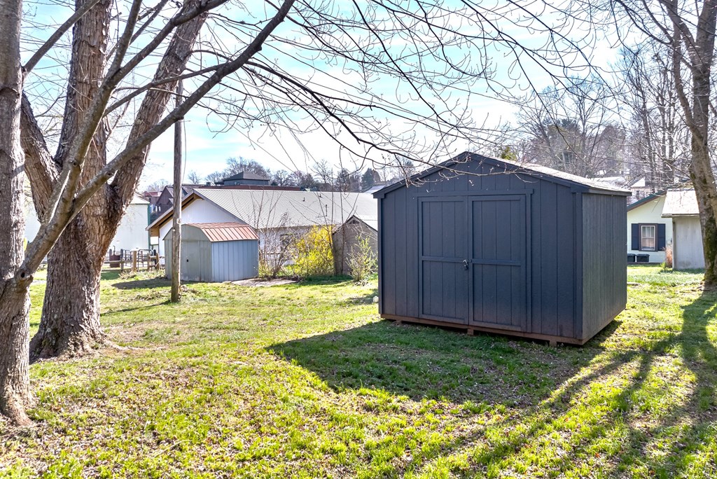 425 West First Street Blue Ridge, GA 30513 - Photo 26 of 33 a house view with a backyard space