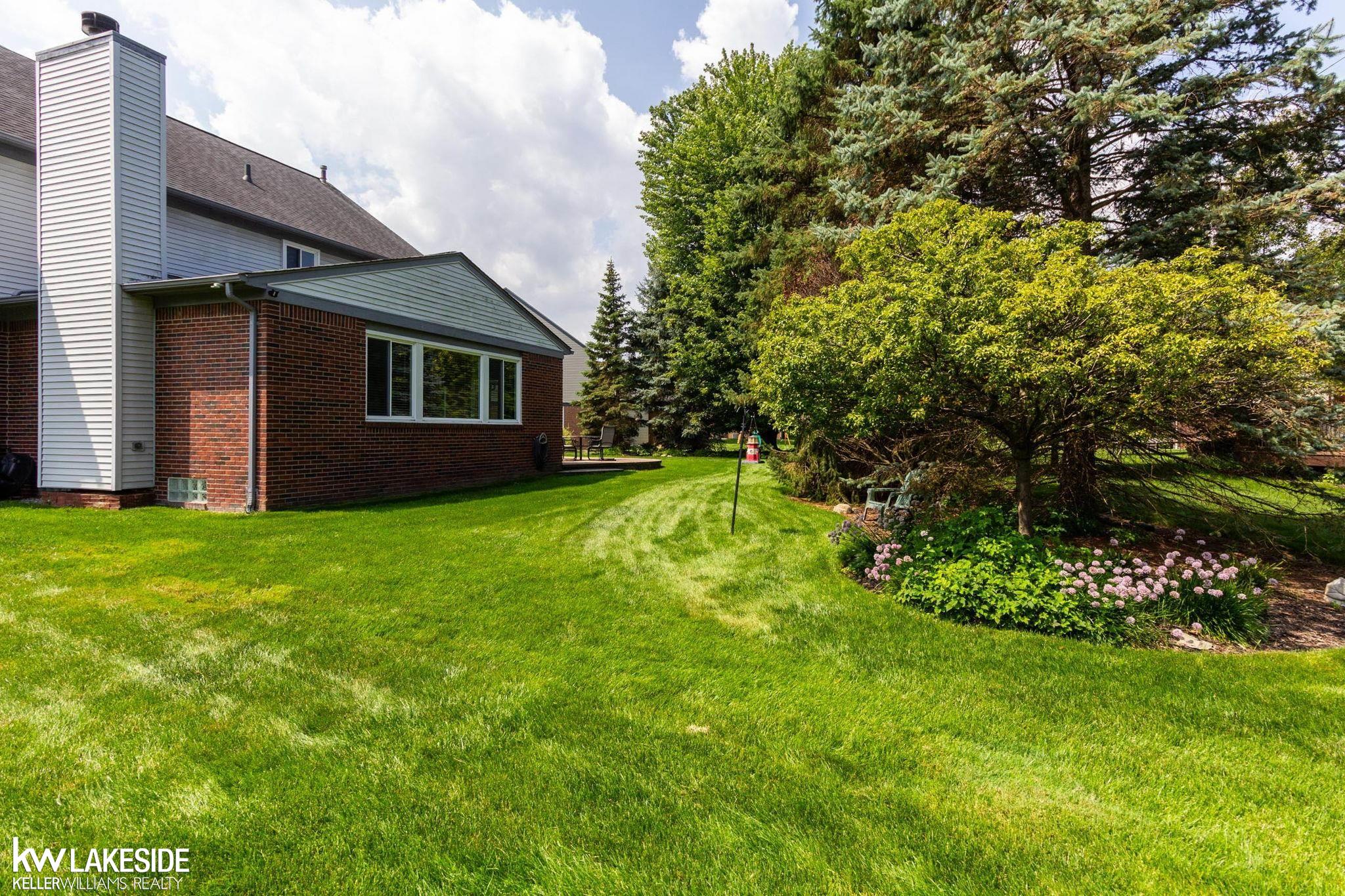 2925 Manorwood Road Troy, MI 48085 - Photo 53 of 70 50184901-02613b11-1824-47a4-b6b4-49fa658be319.JPG