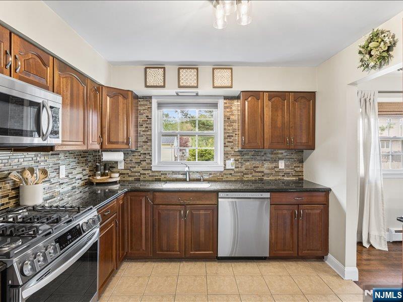 8 Madoc Trail Oak Ridge, NJ 07438 - Photo 7 of 22