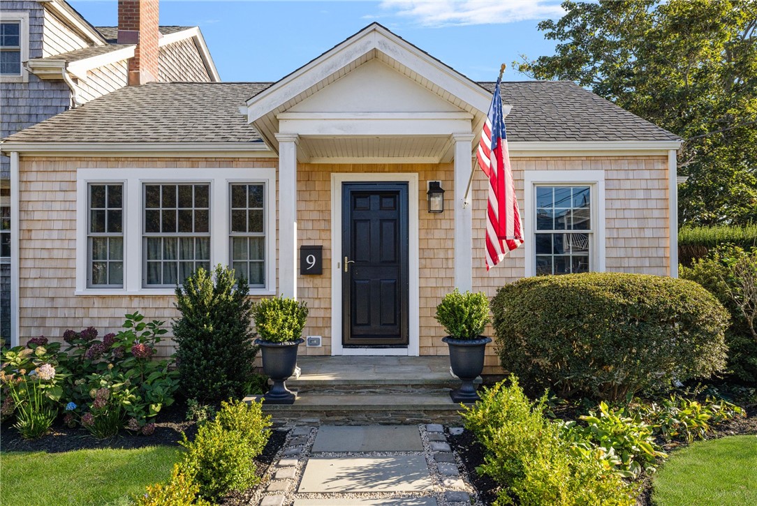 9 White Terrace Middletown, RI 02842 - Photo 5 of 50