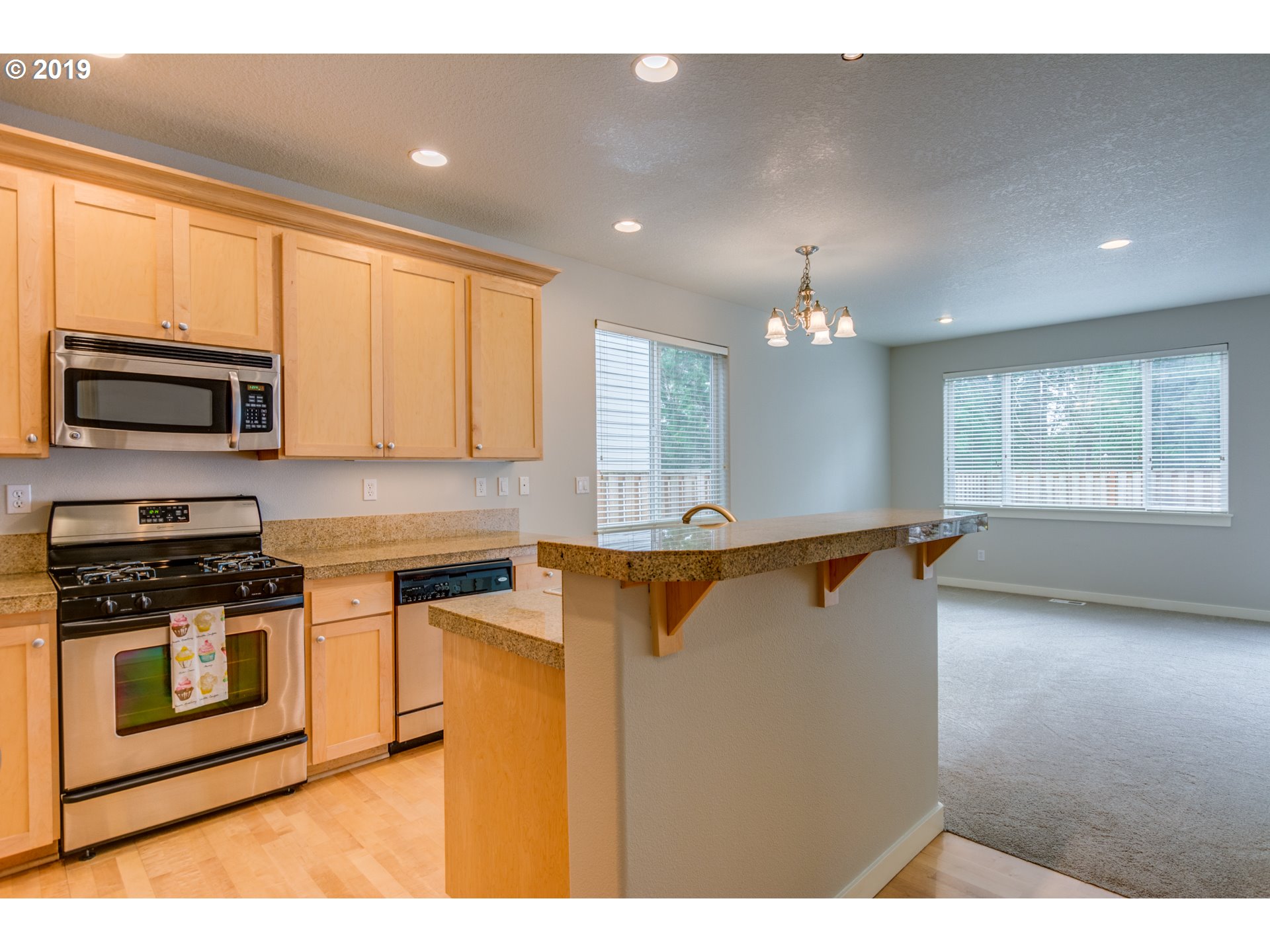 30534 Southwest Ruth Street Wilsonville, OR 97070 - Photo 5 of 30 Gallery Image 5
