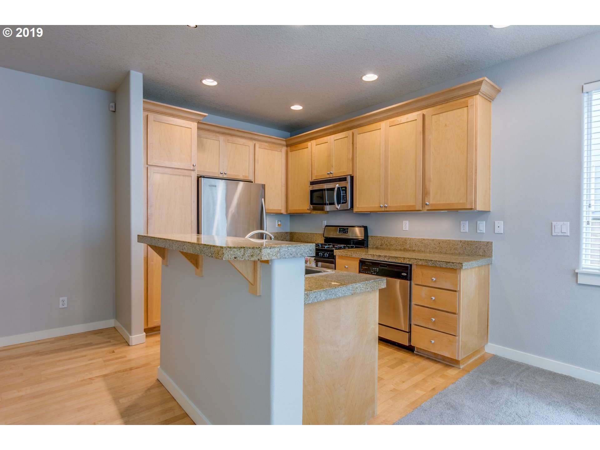 30534 Southwest Ruth Street Wilsonville, OR 97070 - Photo 6 of 30 Gallery Image 6