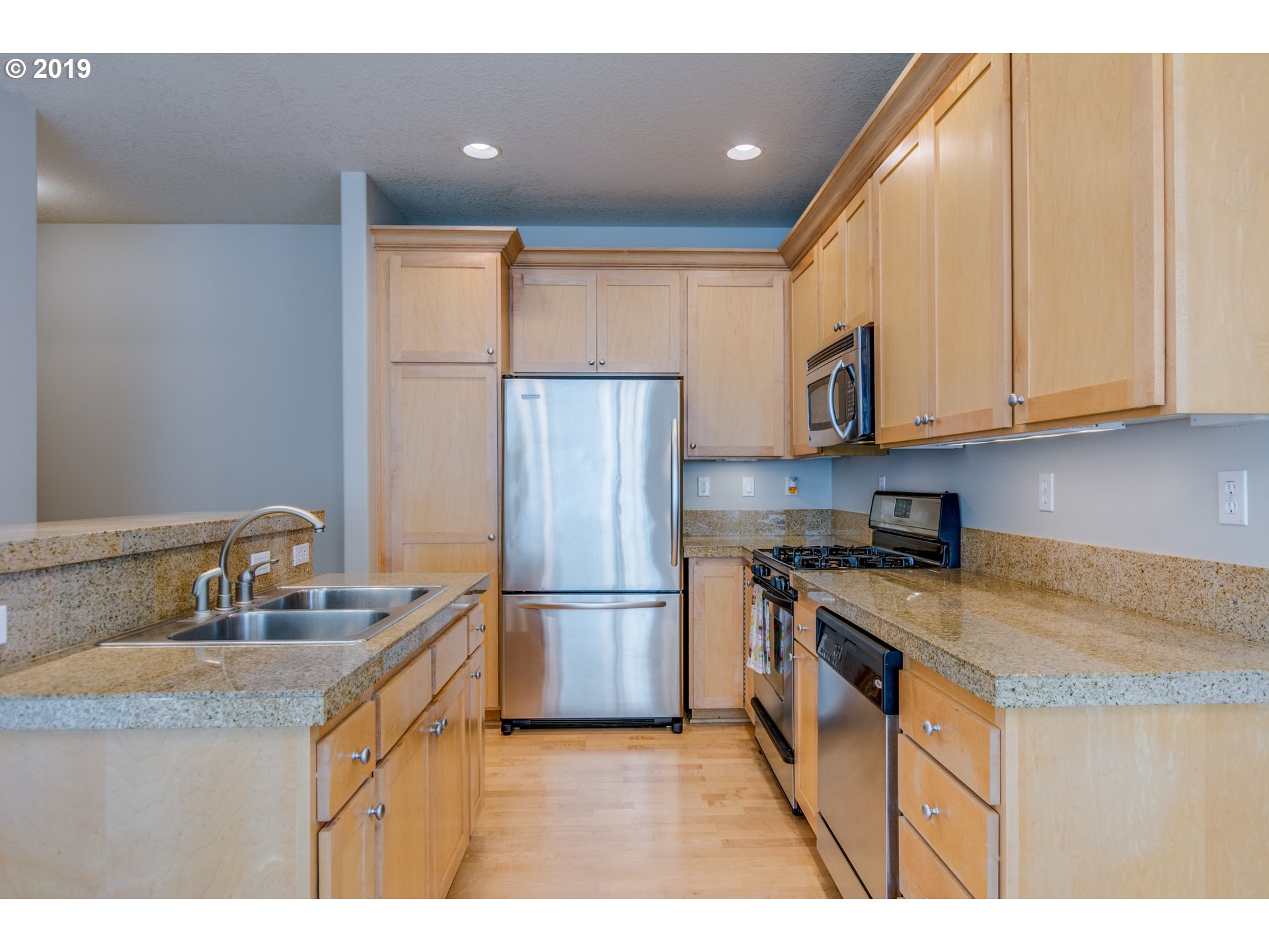 30534 Southwest Ruth Street Wilsonville, OR 97070 - Photo 7 of 30 Gallery Image 7