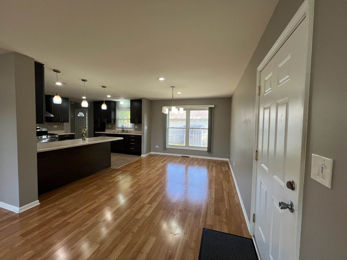 548 Delaware Trail Carol Stream, IL 60188 - Photo 4 of 26 a view of kitchen with wooden floor and electronic appliances