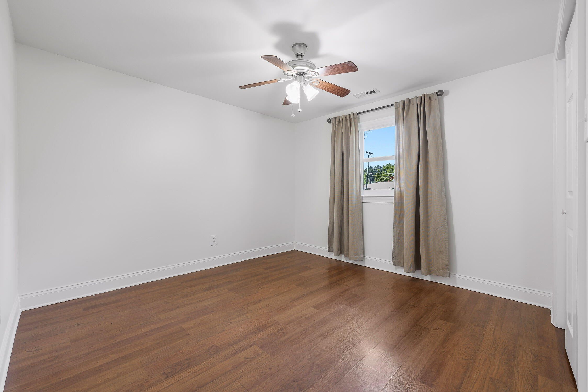 2229 Hamill Road Hixson, TN 37343 - Photo 8 of 20 Hamill-13
