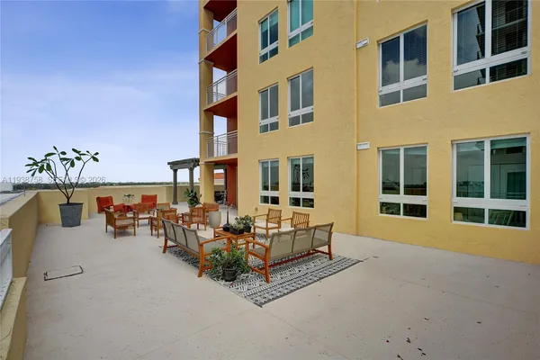 $525,000 | 7350 Southwest 89th Street, Unit 911S, Miami, FL 33156