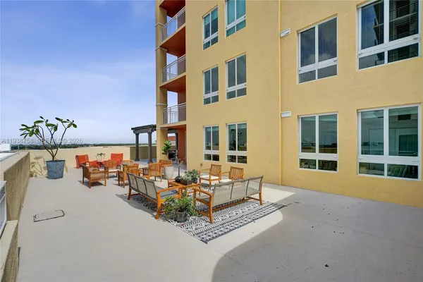 $525,000 | 7350 Southwest 89th Street, Unit 911S, Miami, FL 33156