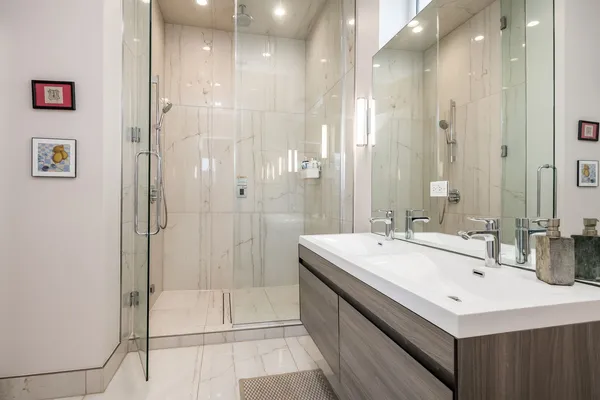 $725,000 | 5236 North Kenmore Avenue, Unit 3S, Chicago, IL 60640