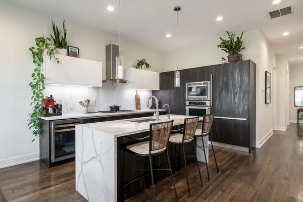 $725,000 | 5236 North Kenmore Avenue, Unit 3S, Chicago, IL 60640