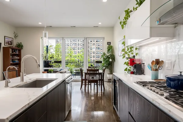 $725,000 | 5236 North Kenmore Avenue, Unit 3S, Chicago, IL 60640