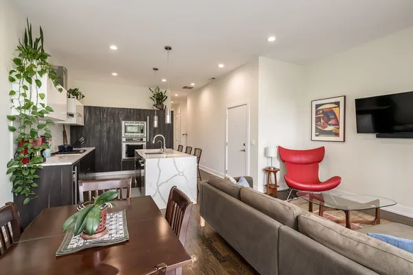 $725,000 | 5236 North Kenmore Avenue, Unit 3S, Chicago, IL 60640