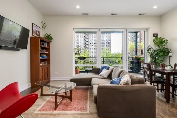 $725,000 | 5236 North Kenmore Avenue, Unit 3S, Chicago, IL 60640