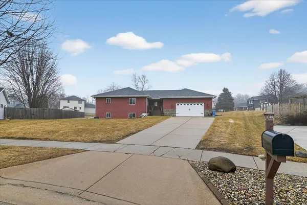 $650,000 | 140 Glen Haven Court, Oregon, WI 53575