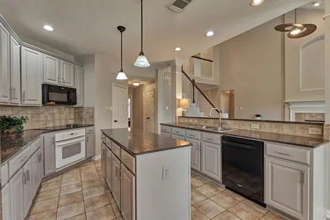 $745,000 | 7 Vincent Court, The Woodlands, TX 77382