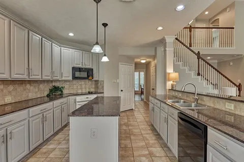 $745,000 | 7 Vincent Court, The Woodlands, TX 77382