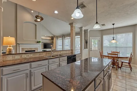 $745,000 | 7 Vincent Court, The Woodlands, TX 77382