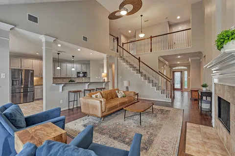 $745,000 | 7 Vincent Court, The Woodlands, TX 77382