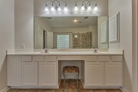 $745,000 | 7 Vincent Court, The Woodlands, TX 77382