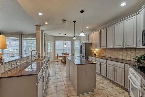 $745,000 | 7 Vincent Court, The Woodlands, TX 77382