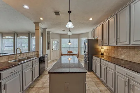 $745,000 | 7 Vincent Court, The Woodlands, TX 77382