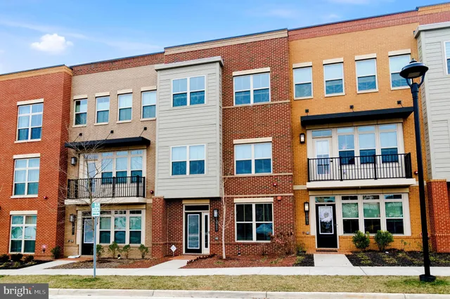 $899,900 | 10689 Fairgrounds Drive, Fairfax, VA 22030