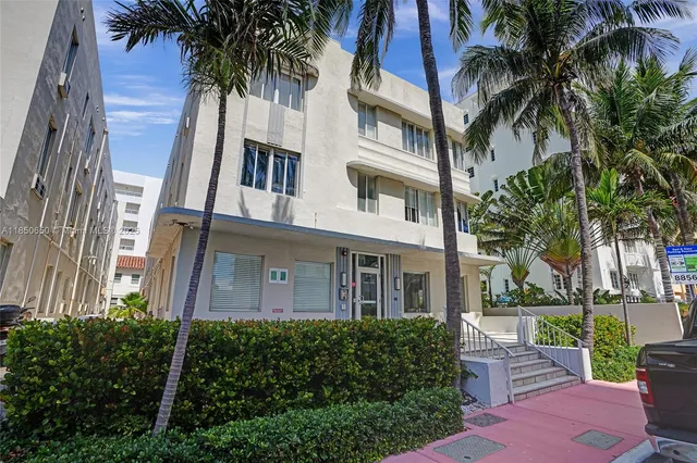 $300,000 | 3710 Collins Avenue, Unit N100, Miami Beach, FL 33140