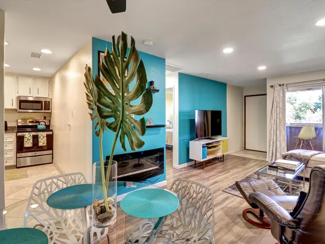 $188,000 | 470 North Villa Court, Unit 208, Palm Springs, CA 92262