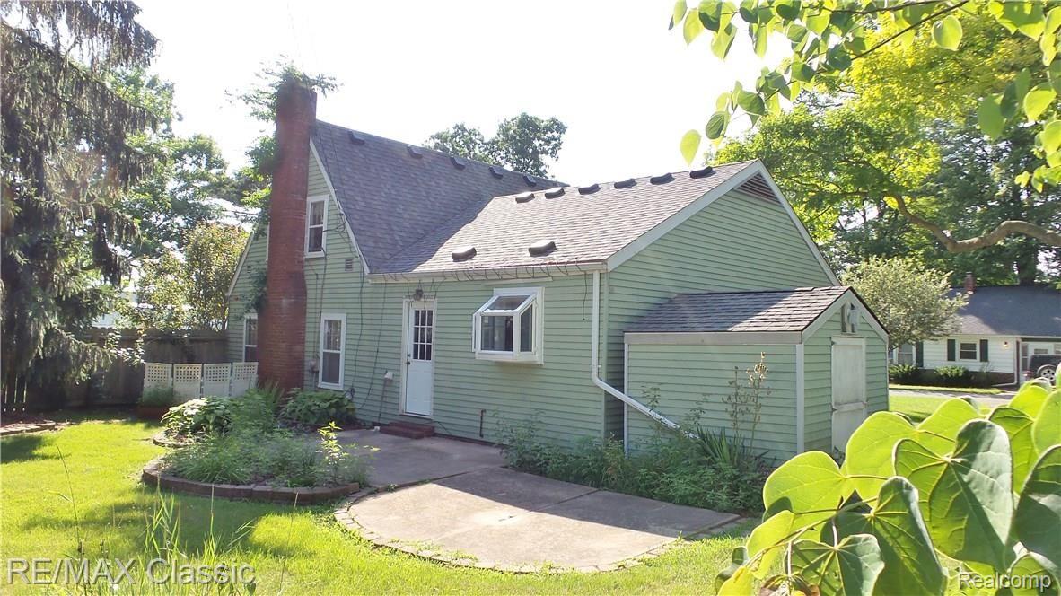 755 Rickett Road Brighton, MI 48116 - Photo 2 of 18 755 Rickett Rd