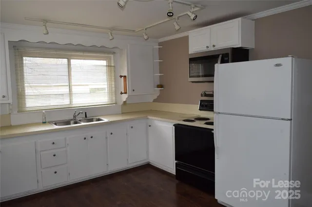 $1,200 | 148 Brookwood Avenue Northeast, Concord, NC 28025