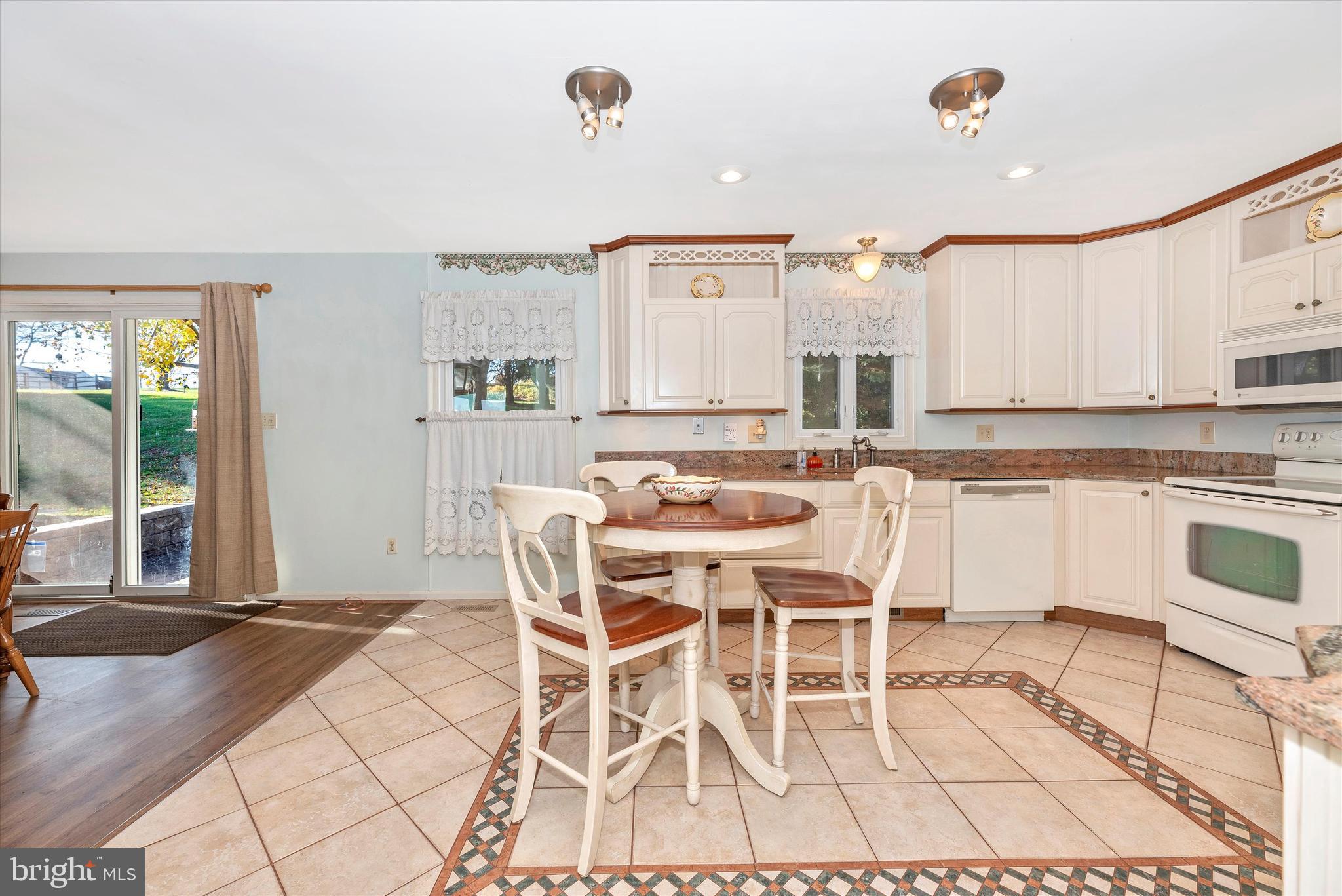 11222 Alton Road Frederick, MD 21701 - Photo 25 of 55 Custom cabinetry