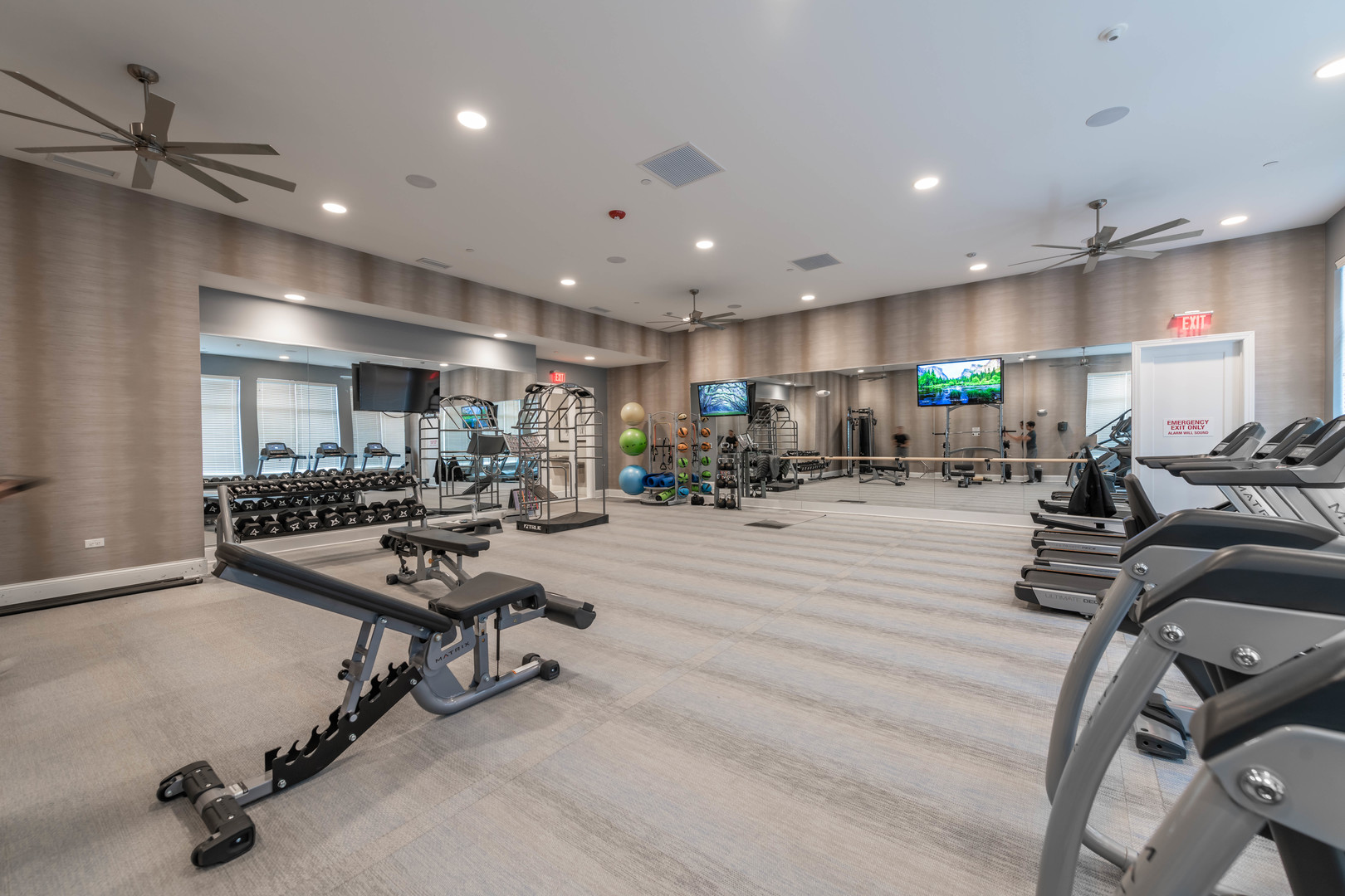 21599 West Field Court, Unit 1213 Deer Park, IL 60010 - Photo 10 of 14 a room with gym equipment and a table