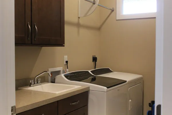 $476,500 | 533 7th Avenue Southeast, Mayville, ND 58257