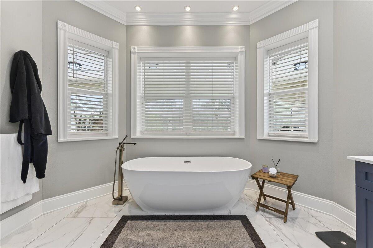 3308 Broadview Circle Crestview, FL 32539 - Photo 40 of 120 Master Bath #1