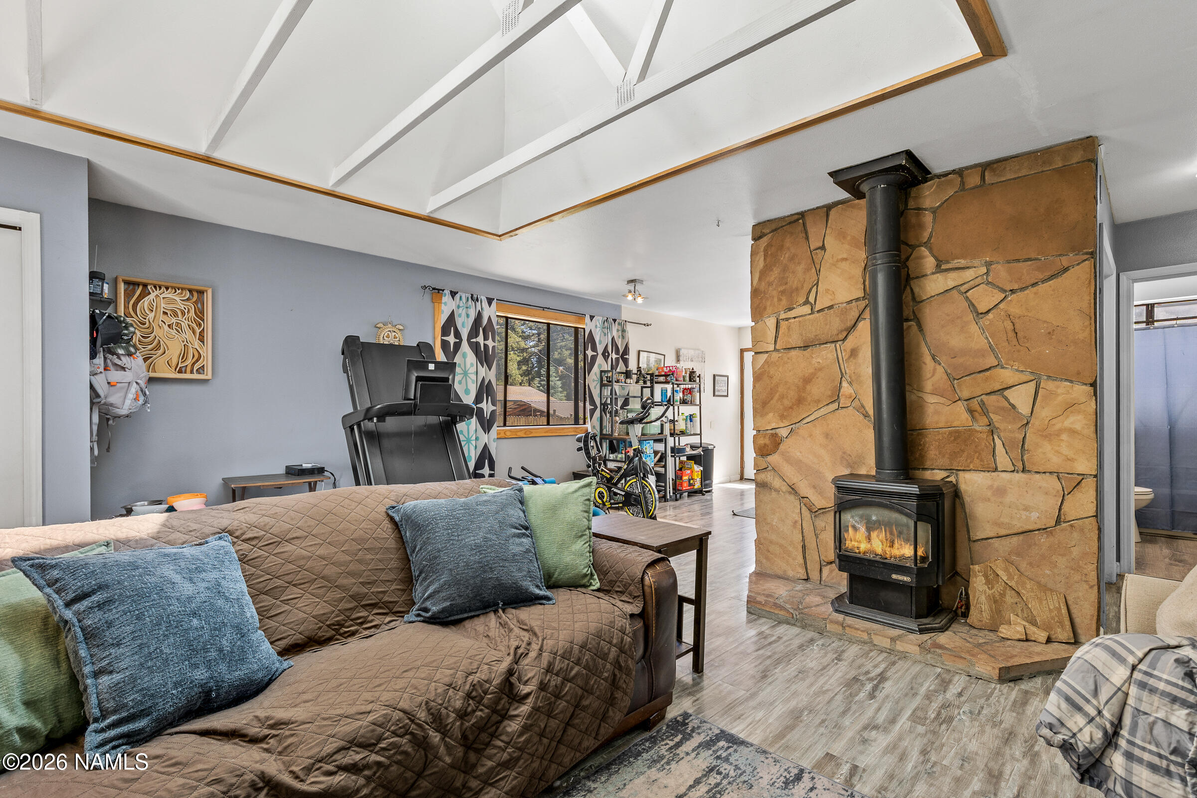 792 Comanche Street Flagstaff, AZ 86005 - Photo 4 of 23 Living Room