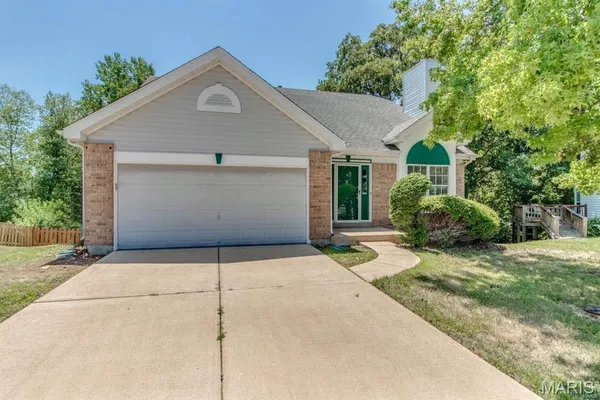 $2,300 | 408 Arbor Spring Drive, Ballwin, MO 63021