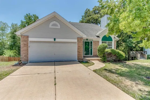$2,300 | 408 Arbor Spring Drive, Ballwin, MO 63021