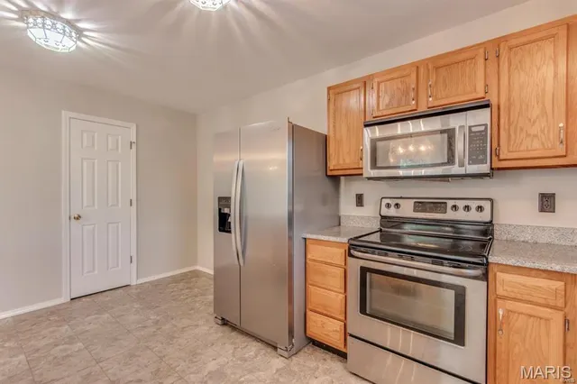 $2,300 | 408 Arbor Spring Drive, Ballwin, MO 63021