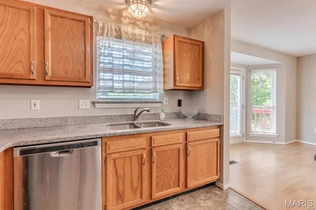 $2,300 | 408 Arbor Spring Drive, Ballwin, MO 63021