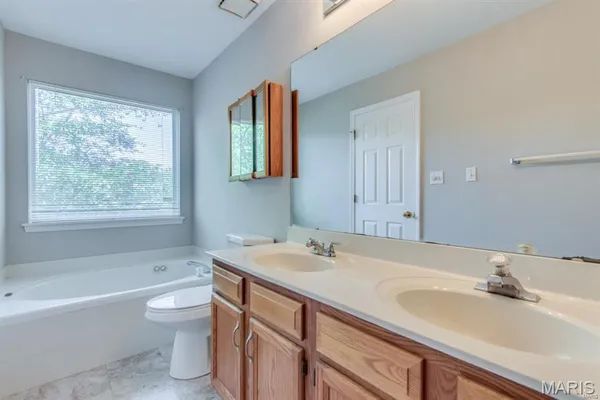 $2,300 | 408 Arbor Spring Drive, Ballwin, MO 63021